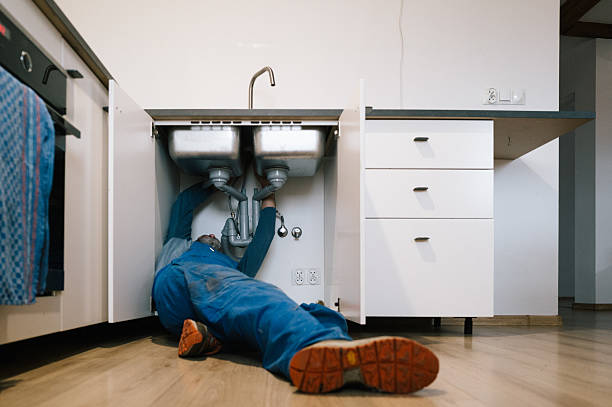 Professional Emergency Plumber technician working in Webster, FL
